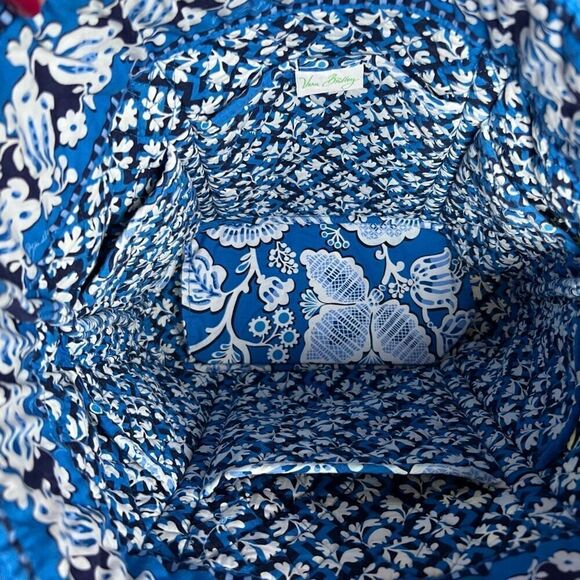 VERA BRADLEY Blue Lagoon X-Large Tote - Picture 12 of 12